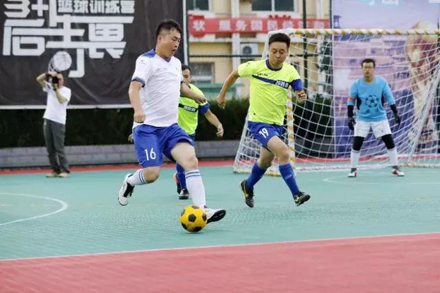 西甲-菲利克斯凌空破门 巴塞罗那1-0战胜加的斯