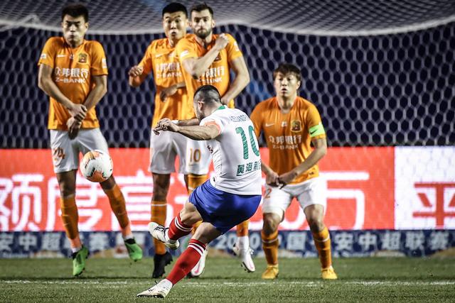 阿不都25+10新疆送江苏13连败 深圳力克山西